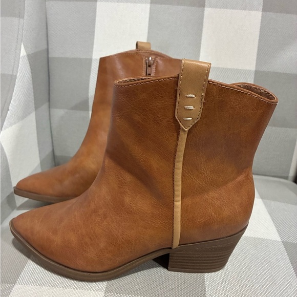 Universal Threads Women's Tan Ankle Boots Women Size 6 - Picture 2 of 6